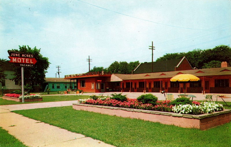 June Acres Motel (Oakwood Motel) - Vintage Postcard (newer photo)